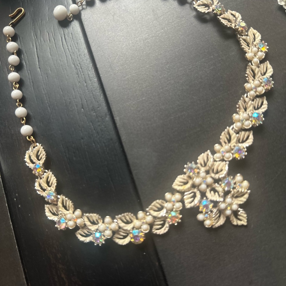 Vintage rare find Elegant Floral Necklace with Pearls and Crystals